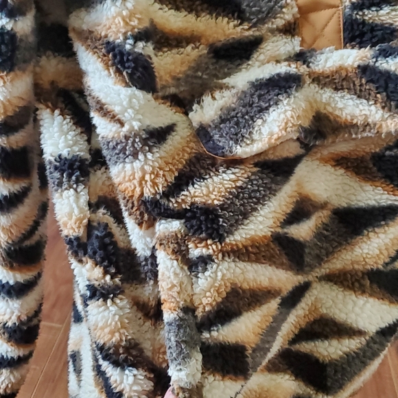 Billabong - Picture 4 of 5